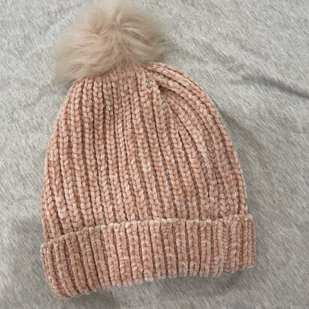 SOFT BABY PINK KNIT HAT